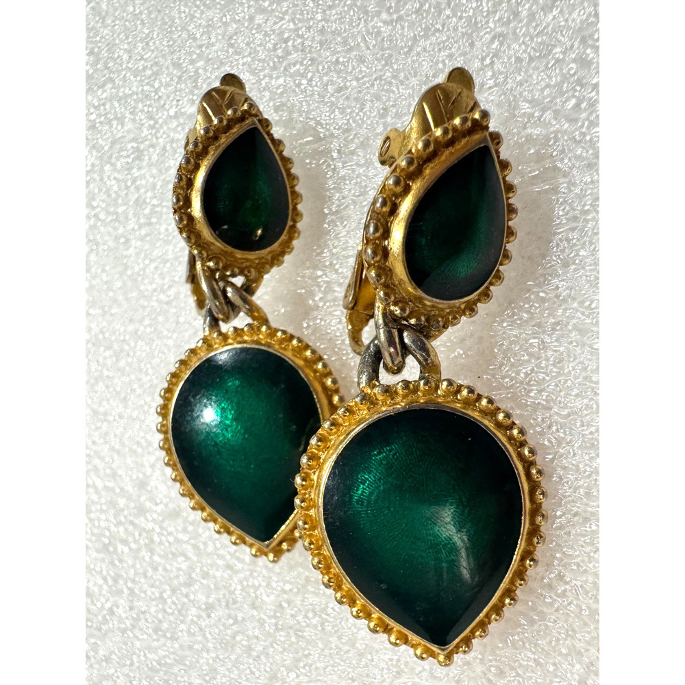 Vtg Trifari Rich Green Enamel Dangle Clip On Earrings Teardrop Signed Gold Plate